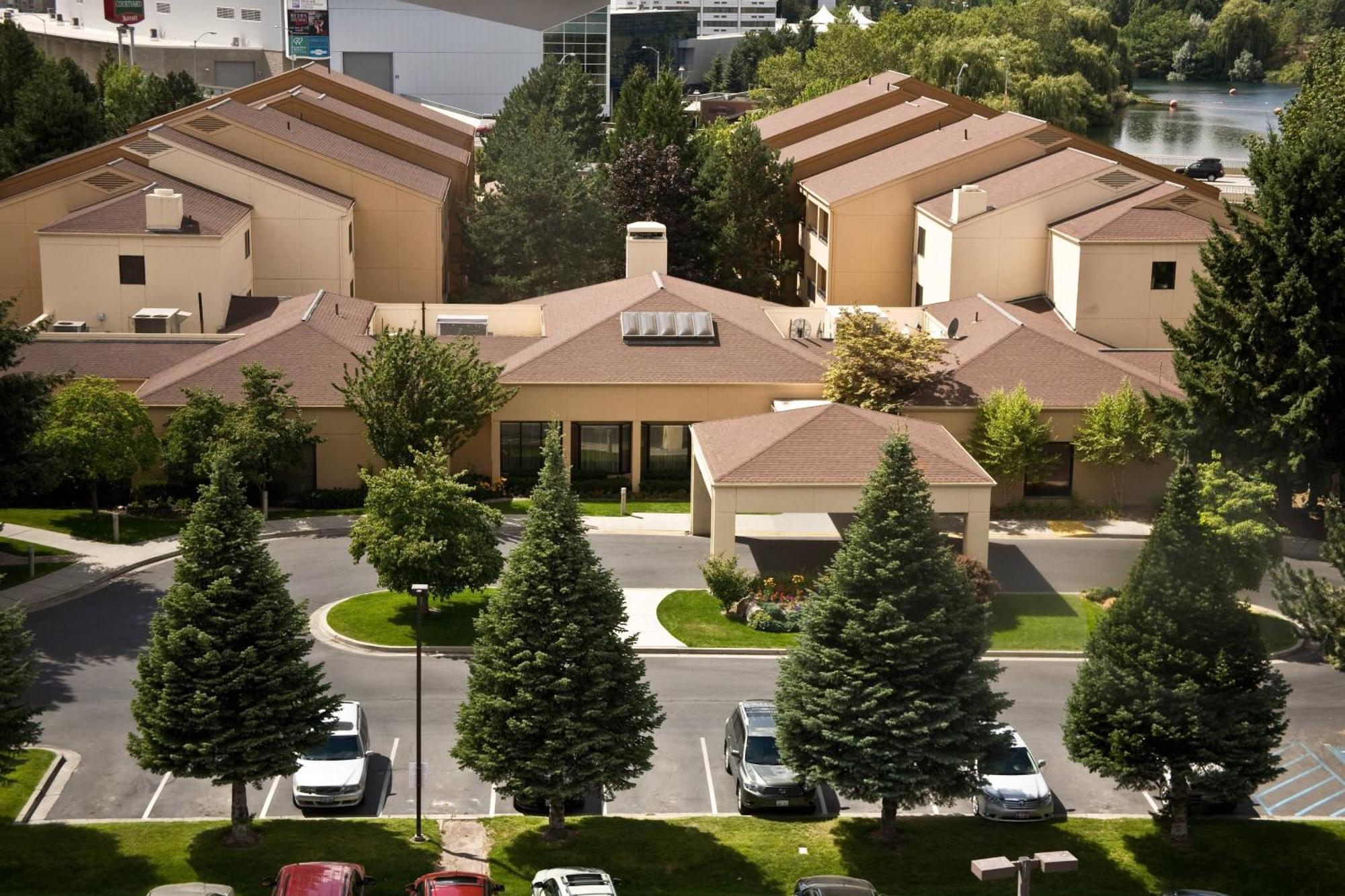 Courtyard Spokane Downtown At The Convention Center Hotel Exterior photo